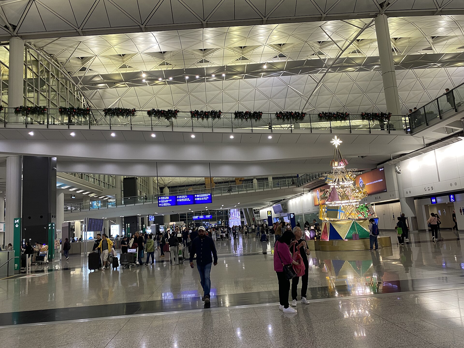 香港國際機場一號客運大樓。相片：LN9267，CC BY-SA 4.0。